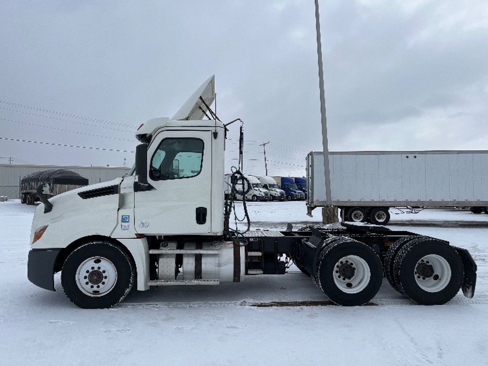 Day Cab Tractor-Heavy Duty Tractors-Freightliner-2019-T12664ST-South Bend-IN-425,008\n\t\tmiles-$ 40,250 - Image 4