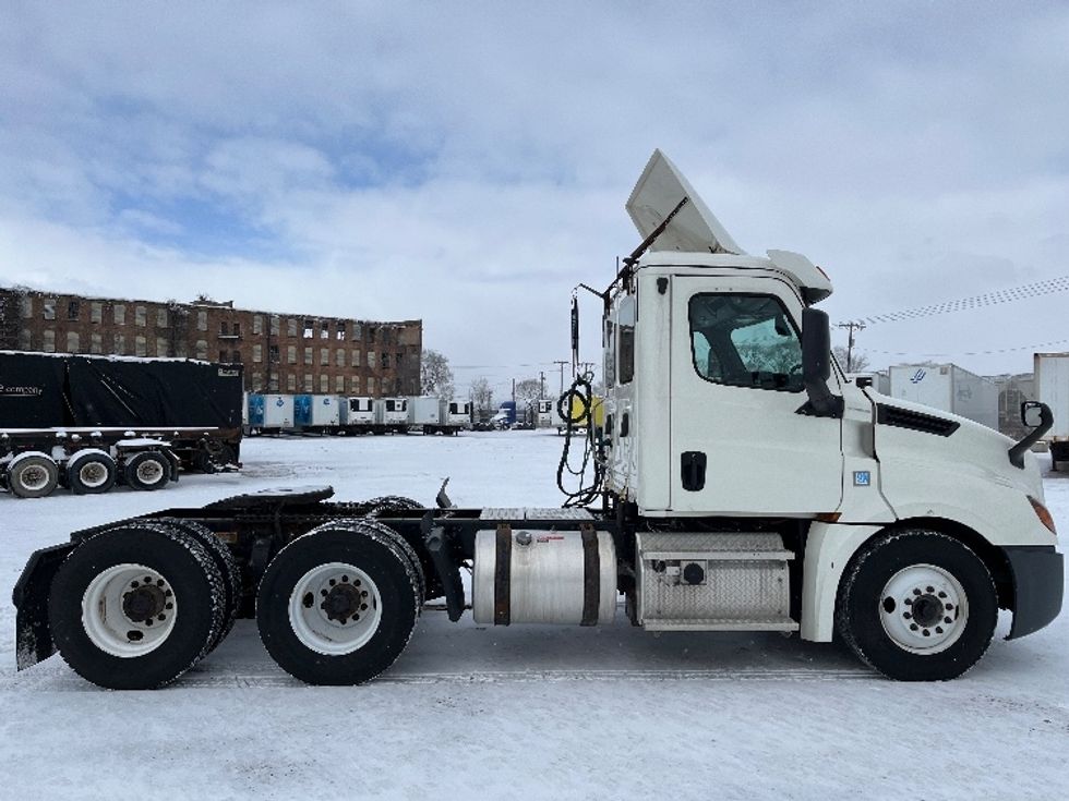 Day Cab Tractor-Heavy Duty Tractors-Freightliner-2019-T12664ST-South Bend-IN-425,008\n\t\tmiles-$ 40,250 - Image 8
