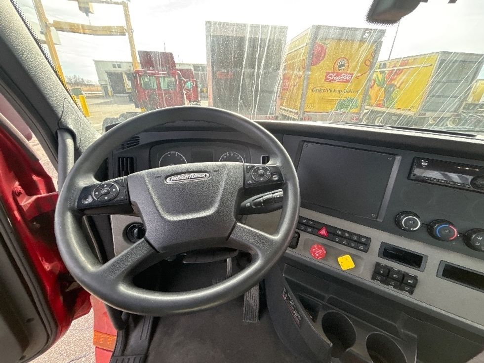 Day Cab Tractor-Heavy Duty Tractors-Freightliner-2019-T12664ST-South Plainfield-NJ-284,833\n\t\tmiles-$ 49,000 - Image 11