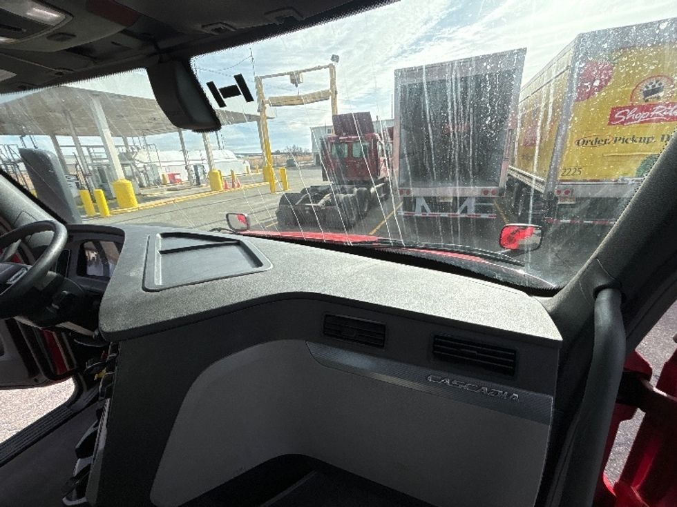 Day Cab Tractor-Heavy Duty Tractors-Freightliner-2019-T12664ST-South Plainfield-NJ-284,833\n\t\tmiles-$ 49,000 - Image 13