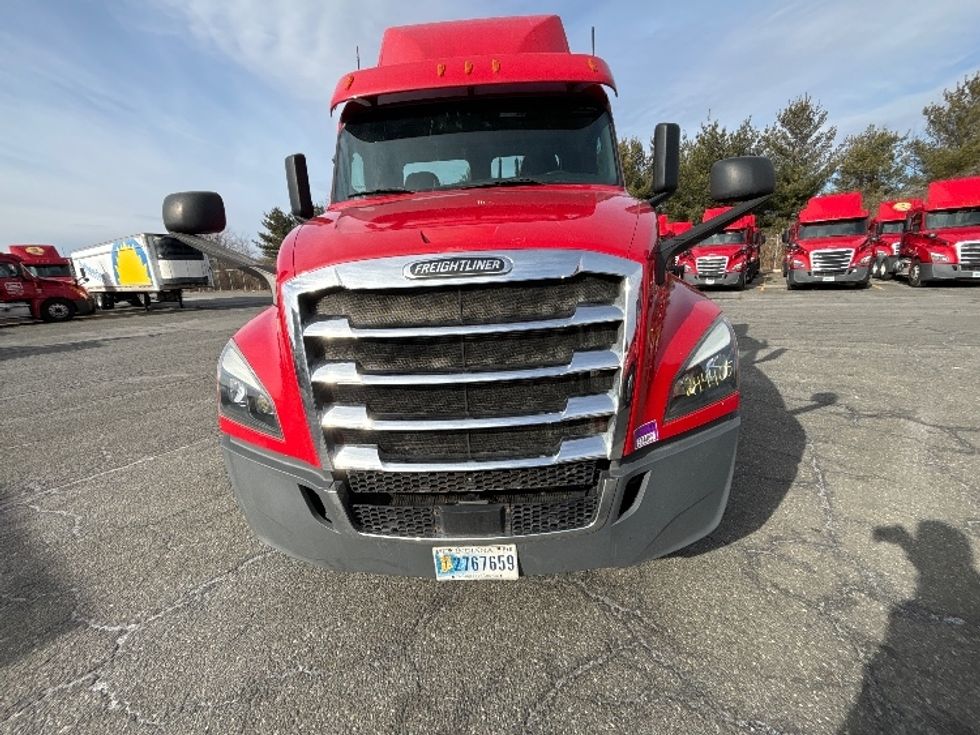 Day Cab Tractor-Heavy Duty Tractors-Freightliner-2019-T12664ST-South Plainfield-NJ-284,833\n\t\tmiles-$ 49,000 - Image 2