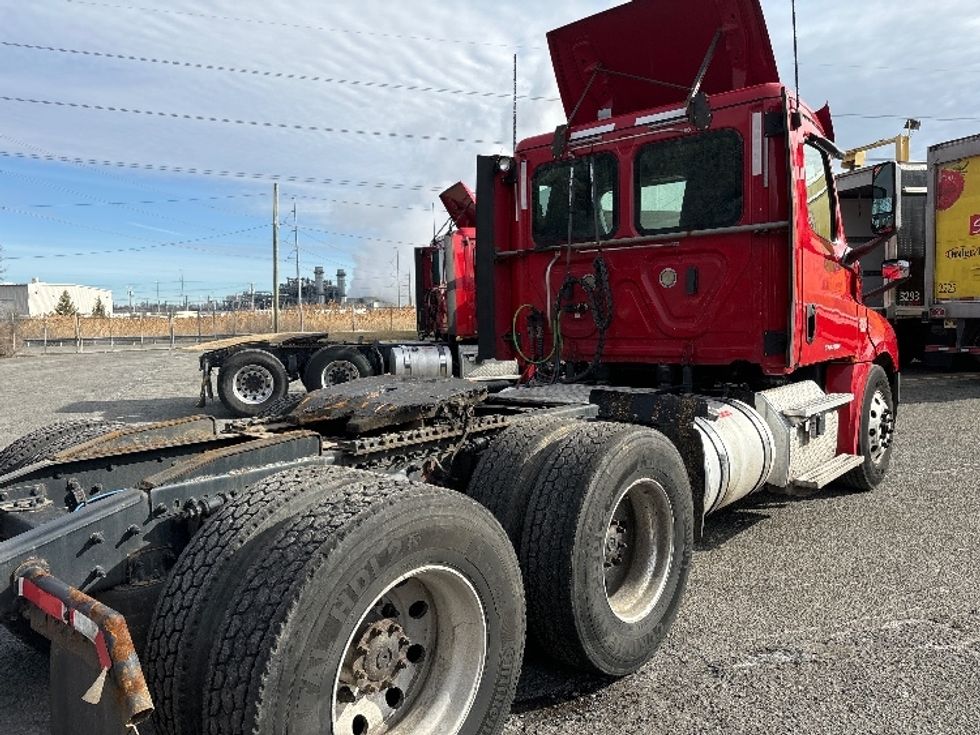 Day Cab Tractor-Heavy Duty Tractors-Freightliner-2019-T12664ST-South Plainfield-NJ-284,833\n\t\tmiles-$ 49,000 - Image 7