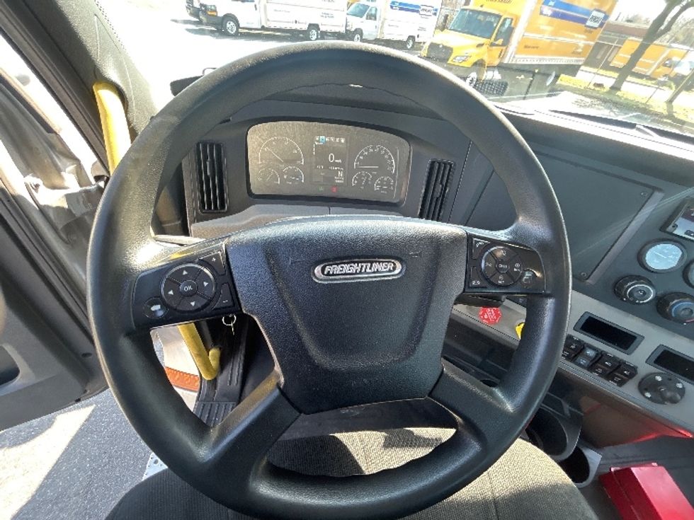 Day Cab Tractor-Heavy Duty Tractors-Freightliner-2019-T12664ST-South Plainfield-NJ-411,891\n\t\tmiles-$ 45,750 - Image 11