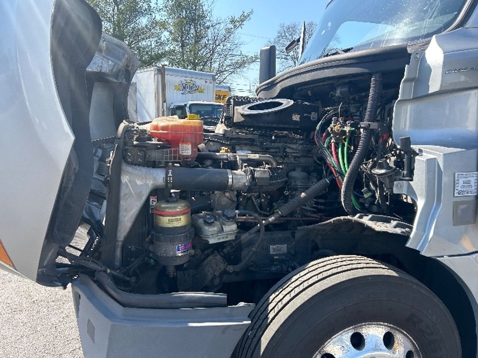 Day Cab Tractor-Heavy Duty Tractors-Freightliner-2019-T12664ST-South Plainfield-NJ-411,891\n\t\tmiles-$ 45,750 - Image 16