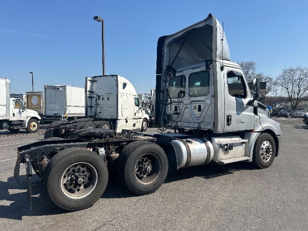 Day Cab Tractor-Heavy Duty Tractors-Freightliner-2019-T12664ST-South Plainfield-NJ-411,891\n\t\tmiles-$ 45,750 - Image 7