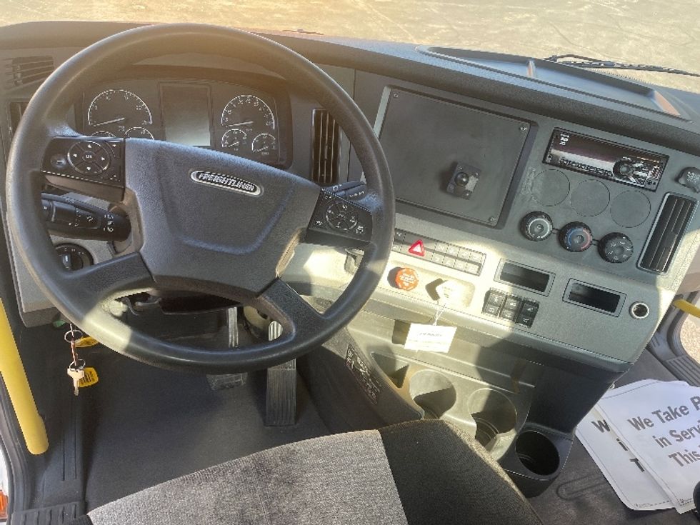 Day Cab Tractor-Heavy Duty Tractors-Freightliner-2019-T12664ST-Spartanburg-SC-352,116\n\t\tmiles-$ 55,500 - Image 11