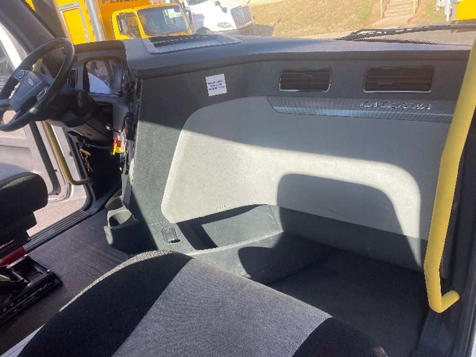 Day Cab Tractor-Heavy Duty Tractors-Freightliner-2019-T12664ST-Spartanburg-SC-352,116\n\t\tmiles-$ 55,500 - Image 13