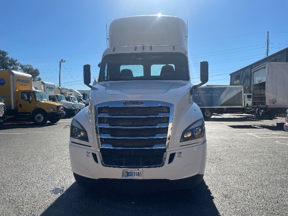 Day Cab Tractor-Heavy Duty Tractors-Freightliner-2019-T12664ST-Spartanburg-SC-352,116\n\t\tmiles-$ 55,500 - Image 2