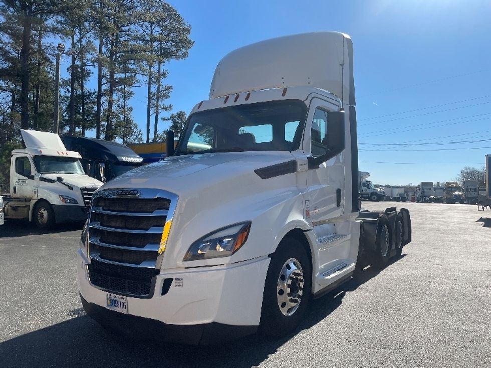Day Cab Tractor-Heavy Duty Tractors-Freightliner-2019-T12664ST-Spartanburg-SC-352,116\n\t\tmiles-$ 55,500 - Image 3