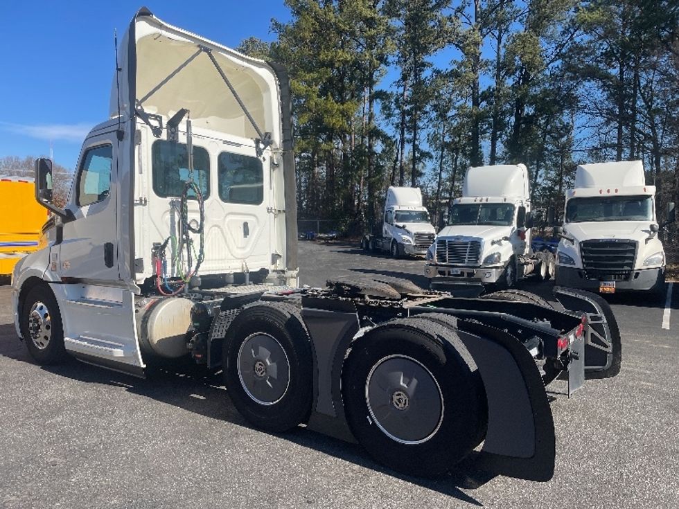Day Cab Tractor-Heavy Duty Tractors-Freightliner-2019-T12664ST-Spartanburg-SC-352,116\n\t\tmiles-$ 55,500 - Image 5