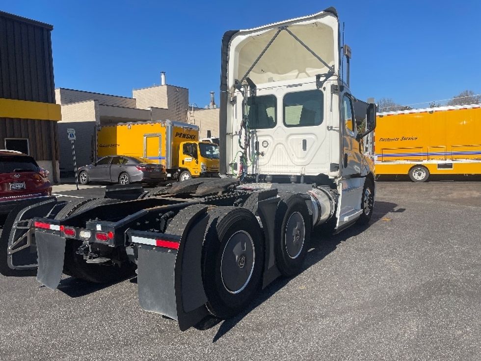 Day Cab Tractor-Heavy Duty Tractors-Freightliner-2019-T12664ST-Spartanburg-SC-352,116\n\t\tmiles-$ 55,500 - Image 7