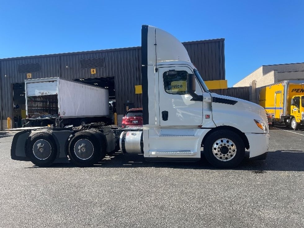Day Cab Tractor-Heavy Duty Tractors-Freightliner-2019-T12664ST-Spartanburg-SC-352,116\n\t\tmiles-$ 55,500 - Image 8