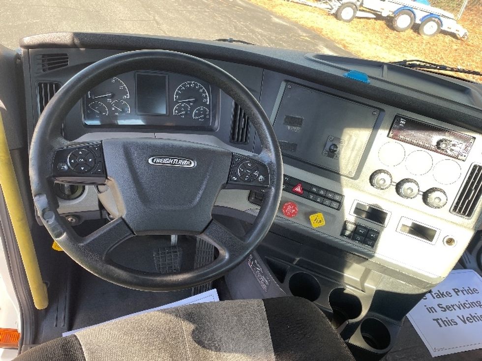Day Cab Tractor-Heavy Duty Tractors-Freightliner-2019-T12664ST-Spartanburg-SC-400,744\n\t\tmiles-$ 53,250 - Image 11