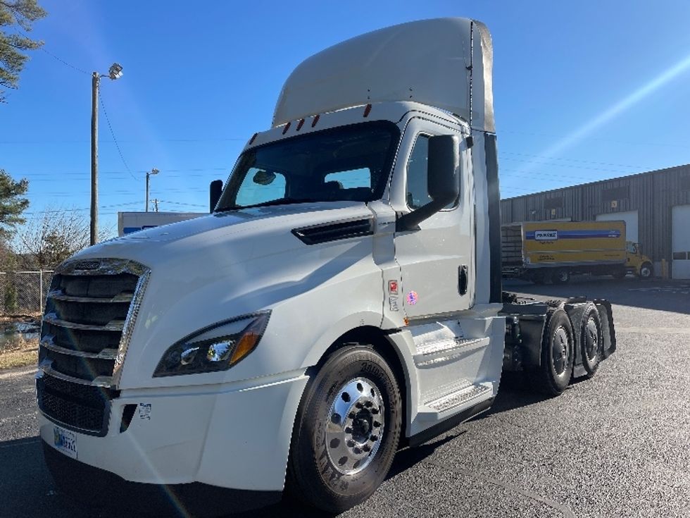 Day Cab Tractor-Heavy Duty Tractors-Freightliner-2019-T12664ST-Spartanburg-SC-400,744\n\t\tmiles-$ 53,250 - Image 3
