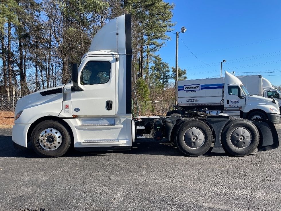 Day Cab Tractor-Heavy Duty Tractors-Freightliner-2019-T12664ST-Spartanburg-SC-400,744\n\t\tmiles-$ 53,250 - Image 4