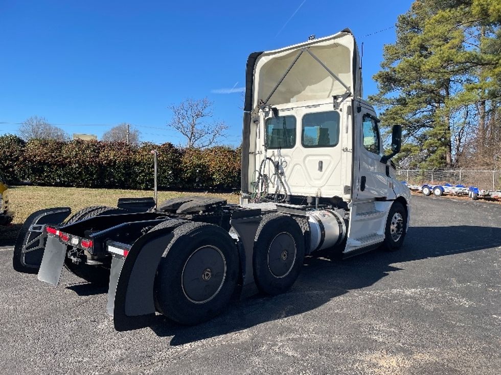 Day Cab Tractor-Heavy Duty Tractors-Freightliner-2019-T12664ST-Spartanburg-SC-400,744\n\t\tmiles-$ 53,250 - Image 7