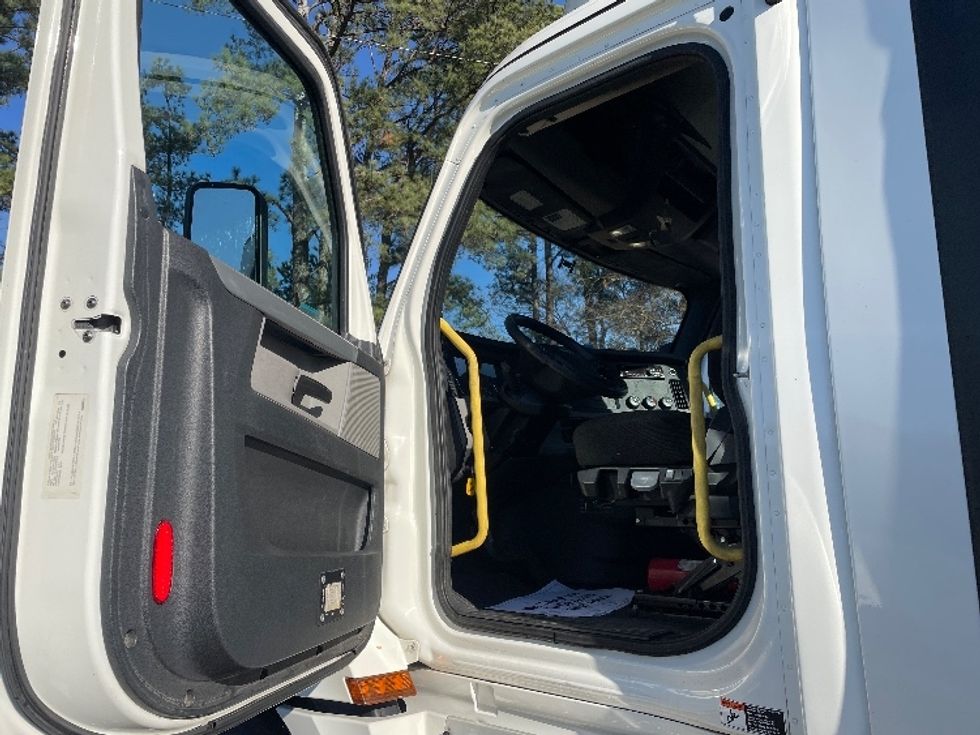 Day Cab Tractor-Heavy Duty Tractors-Freightliner-2019-T12664ST-Spartanburg-SC-400,744\n\t\tmiles-$ 53,250 - Image 9