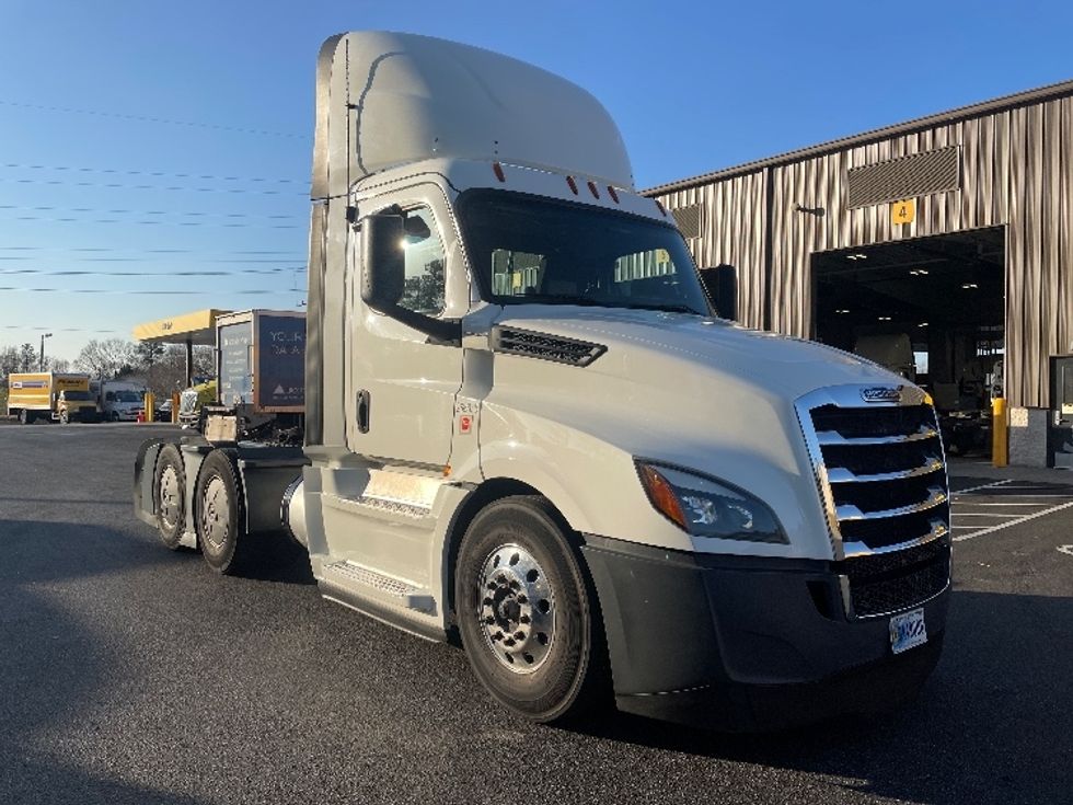 Day Cab Tractor-Heavy Duty Tractors-Freightliner-2019-T12664ST-Spartanburg-SC-455,300\n\t\tmiles-$ 50,750 - Image 1