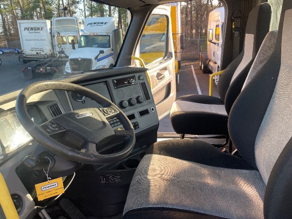 Day Cab Tractor-Heavy Duty Tractors-Freightliner-2019-T12664ST-Spartanburg-SC-455,300\n\t\tmiles-$ 50,750 - Image 10