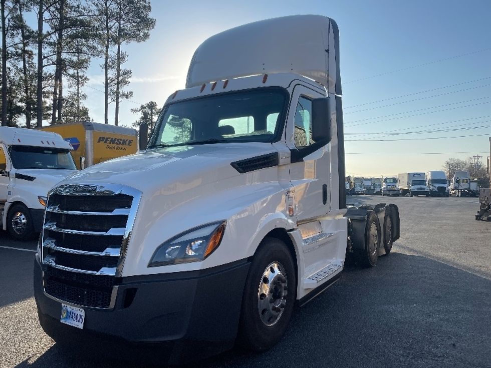 Day Cab Tractor-Heavy Duty Tractors-Freightliner-2019-T12664ST-Spartanburg-SC-455,300\n\t\tmiles-$ 50,750 - Image 3