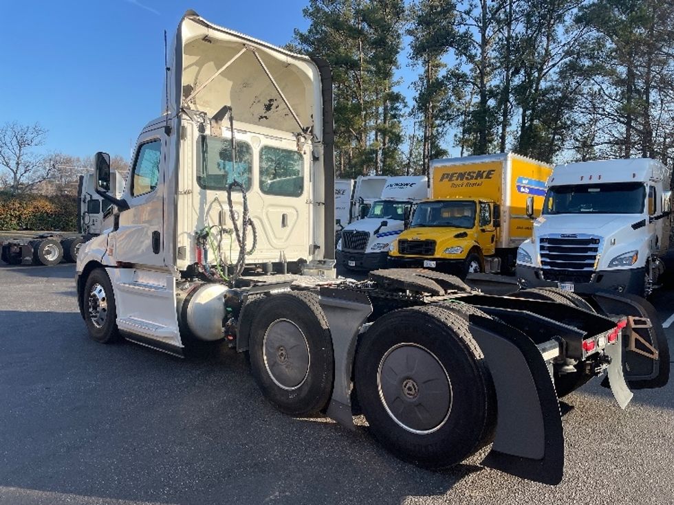 Day Cab Tractor-Heavy Duty Tractors-Freightliner-2019-T12664ST-Spartanburg-SC-455,300\n\t\tmiles-$ 50,750 - Image 5