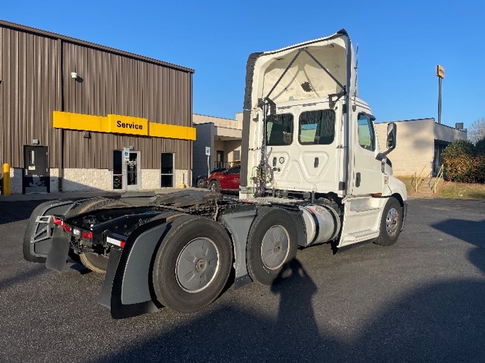 Day Cab Tractor-Heavy Duty Tractors-Freightliner-2019-T12664ST-Spartanburg-SC-455,300\n\t\tmiles-$ 50,750 - Image 7