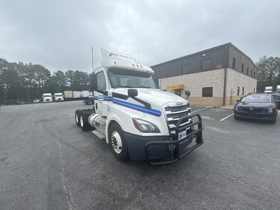 Day Cab Tractor-Heavy Duty Tractors-Freightliner-2019-T12664ST-Spartanburg-SC-555,996\n\t\tmiles-$ 36,500 - Image 1