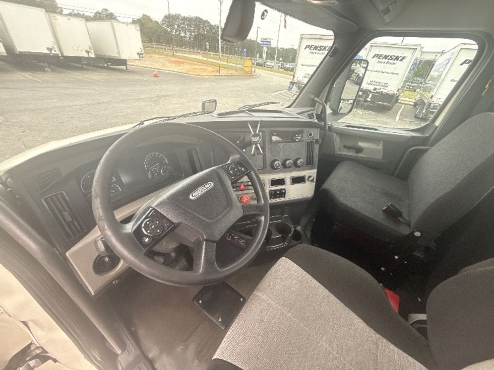 Day Cab Tractor-Heavy Duty Tractors-Freightliner-2019-T12664ST-Spartanburg-SC-555,996\n\t\tmiles-$ 36,500 - Image 10