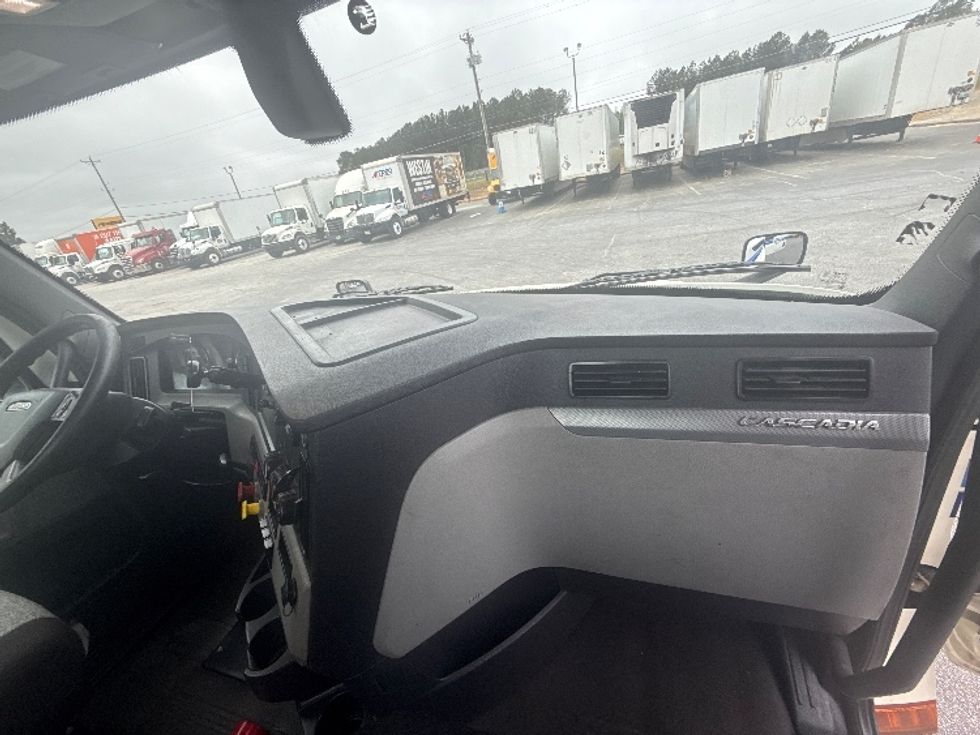 Day Cab Tractor-Heavy Duty Tractors-Freightliner-2019-T12664ST-Spartanburg-SC-555,996\n\t\tmiles-$ 36,500 - Image 13