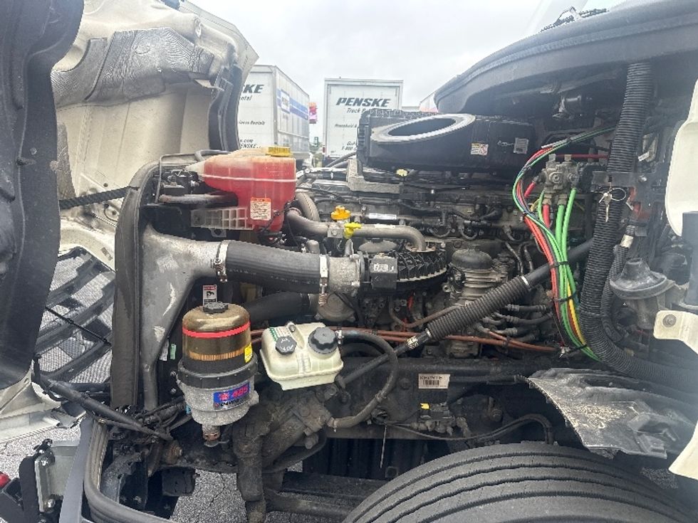 Day Cab Tractor-Heavy Duty Tractors-Freightliner-2019-T12664ST-Spartanburg-SC-555,996\n\t\tmiles-$ 36,500 - Image 15