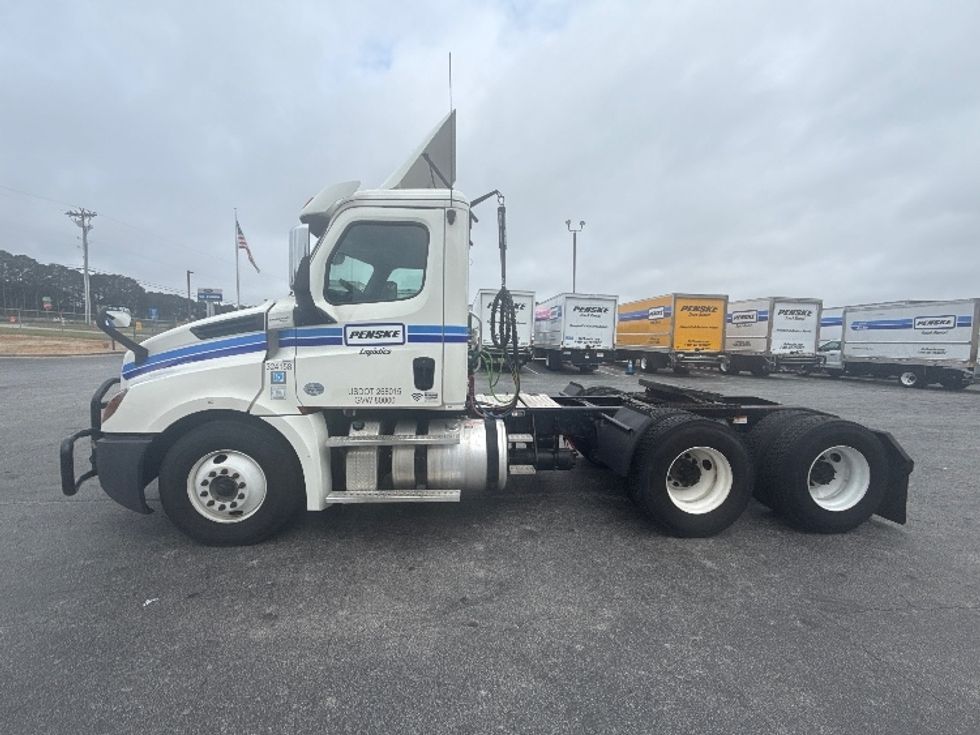 Day Cab Tractor-Heavy Duty Tractors-Freightliner-2019-T12664ST-Spartanburg-SC-555,996\n\t\tmiles-$ 36,500 - Image 4
