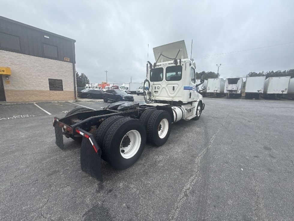 Day Cab Tractor-Heavy Duty Tractors-Freightliner-2019-T12664ST-Spartanburg-SC-555,996\n\t\tmiles-$ 36,500 - Image 7
