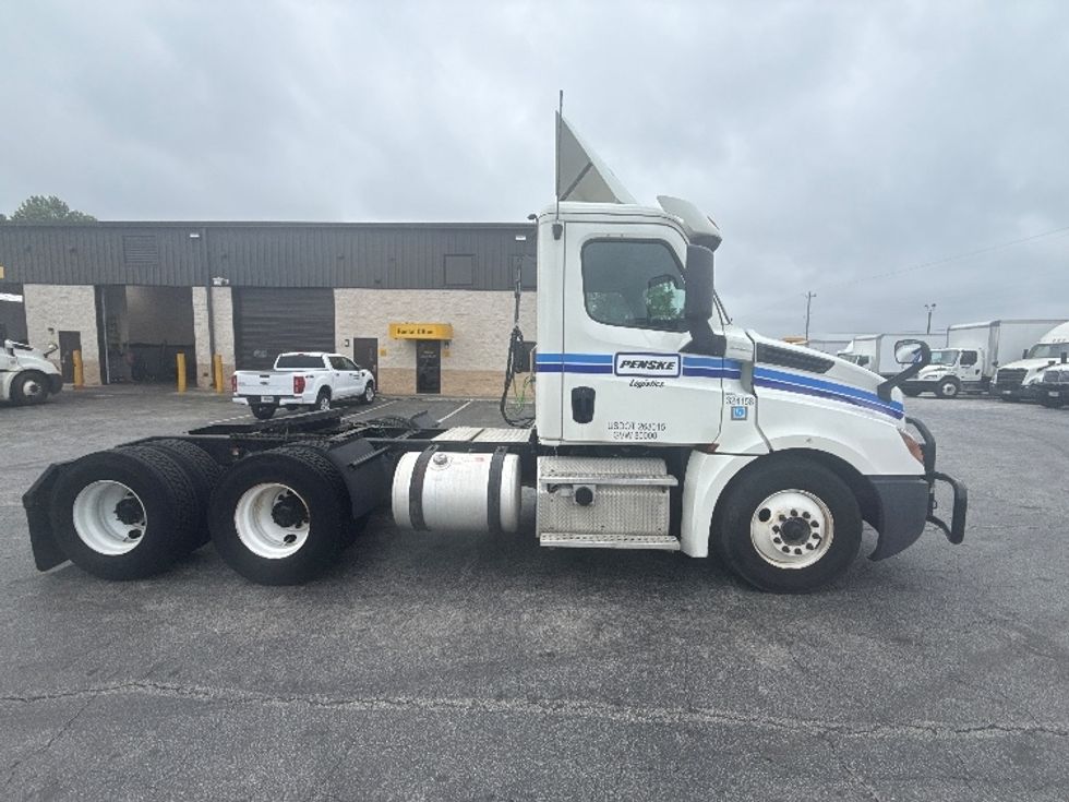 Day Cab Tractor-Heavy Duty Tractors-Freightliner-2019-T12664ST-Spartanburg-SC-555,996\n\t\tmiles-$ 36,500 - Image 8