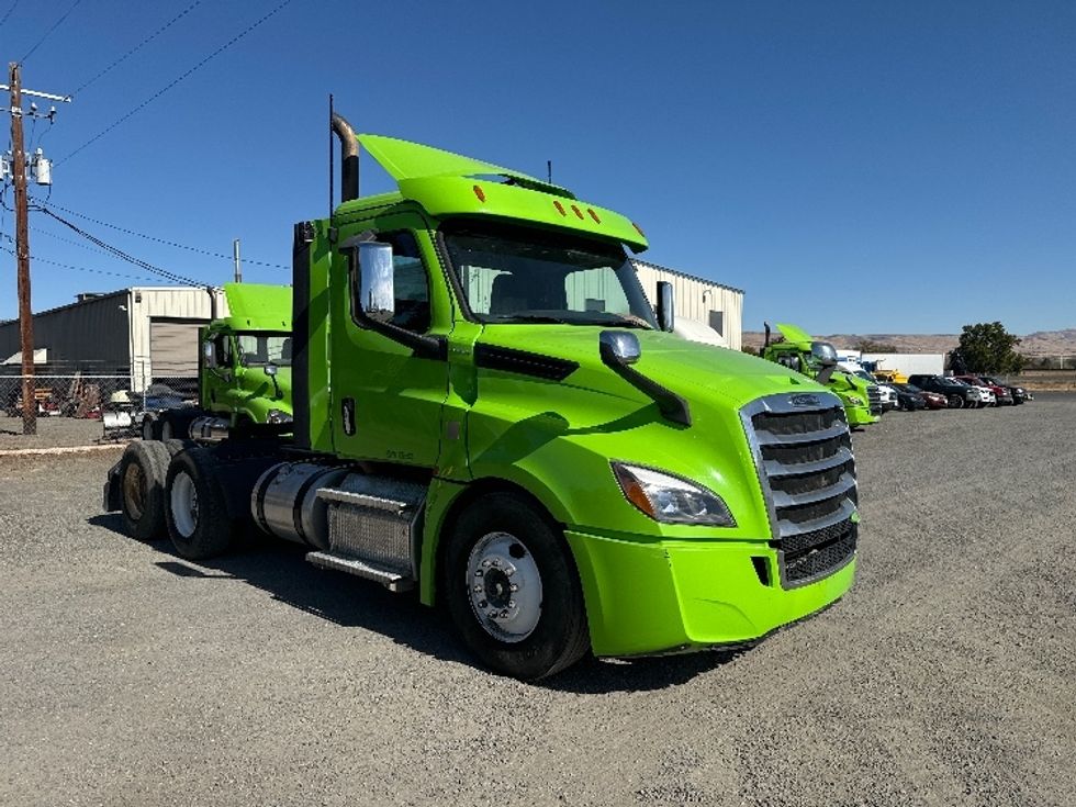 2019 Freightliner T12664ST Day Cab Tractor