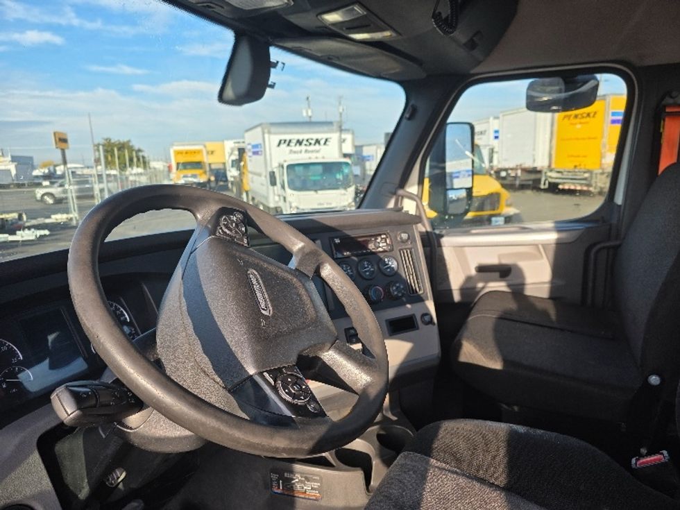 Day Cab Tractor-Heavy Duty Tractors-Freightliner-2019-T12664ST-Spokane Valley-WA-571,197\n\t\tmiles-$ 32,750 - Image 10
