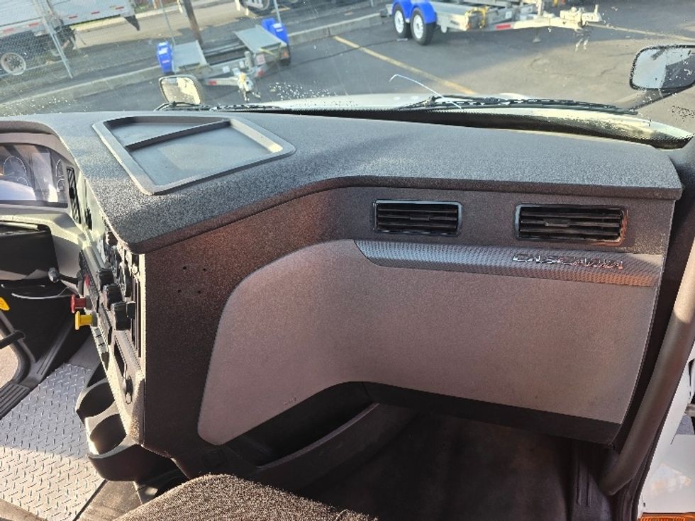 Day Cab Tractor-Heavy Duty Tractors-Freightliner-2019-T12664ST-Spokane Valley-WA-571,197\n\t\tmiles-$ 32,750 - Image 13