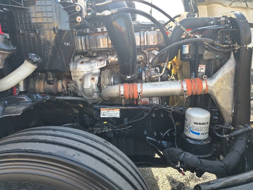 Day Cab Tractor-Heavy Duty Tractors-Freightliner-2019-T12664ST-Spokane Valley-WA-571,197\n\t\tmiles-$ 32,750 - Image 15