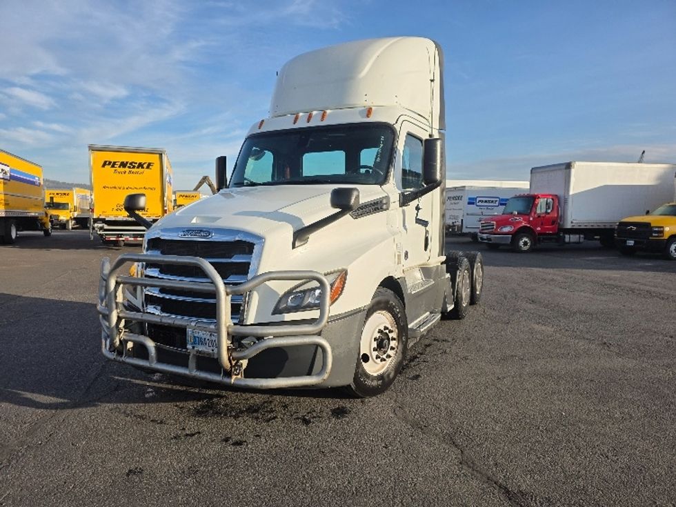 Day Cab Tractor-Heavy Duty Tractors-Freightliner-2019-T12664ST-Spokane Valley-WA-571,197\n\t\tmiles-$ 32,750 - Image 3