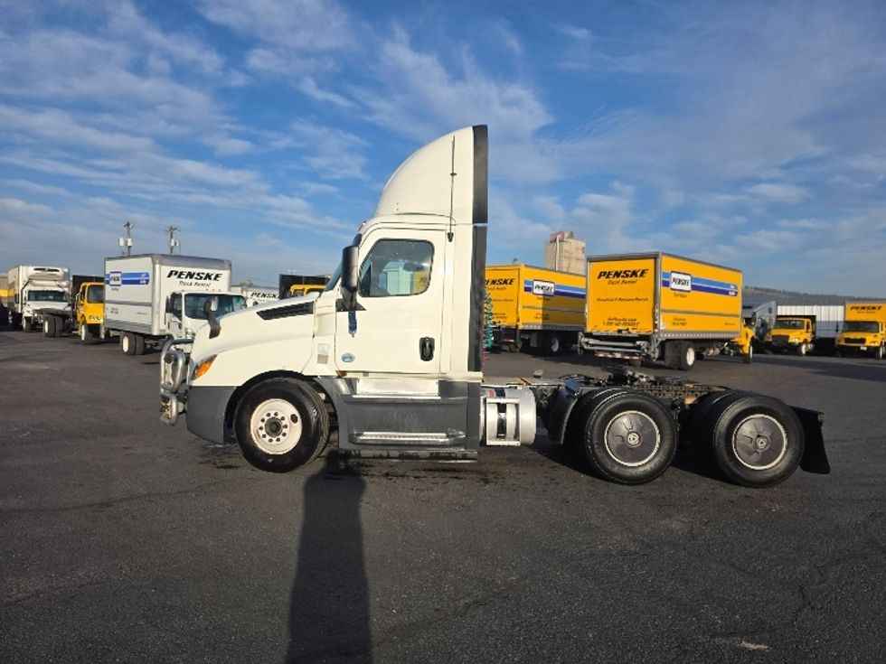 Day Cab Tractor-Heavy Duty Tractors-Freightliner-2019-T12664ST-Spokane Valley-WA-571,197\n\t\tmiles-$ 32,750 - Image 4