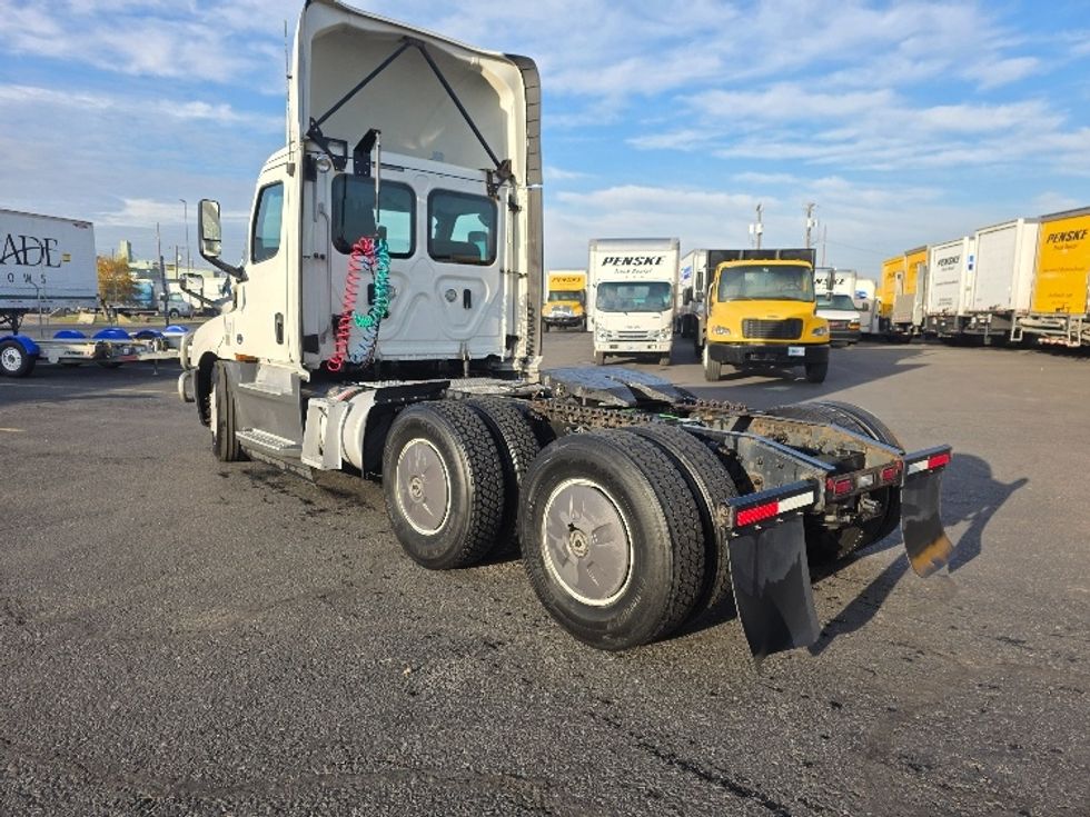Day Cab Tractor-Heavy Duty Tractors-Freightliner-2019-T12664ST-Spokane Valley-WA-571,197\n\t\tmiles-$ 32,750 - Image 5