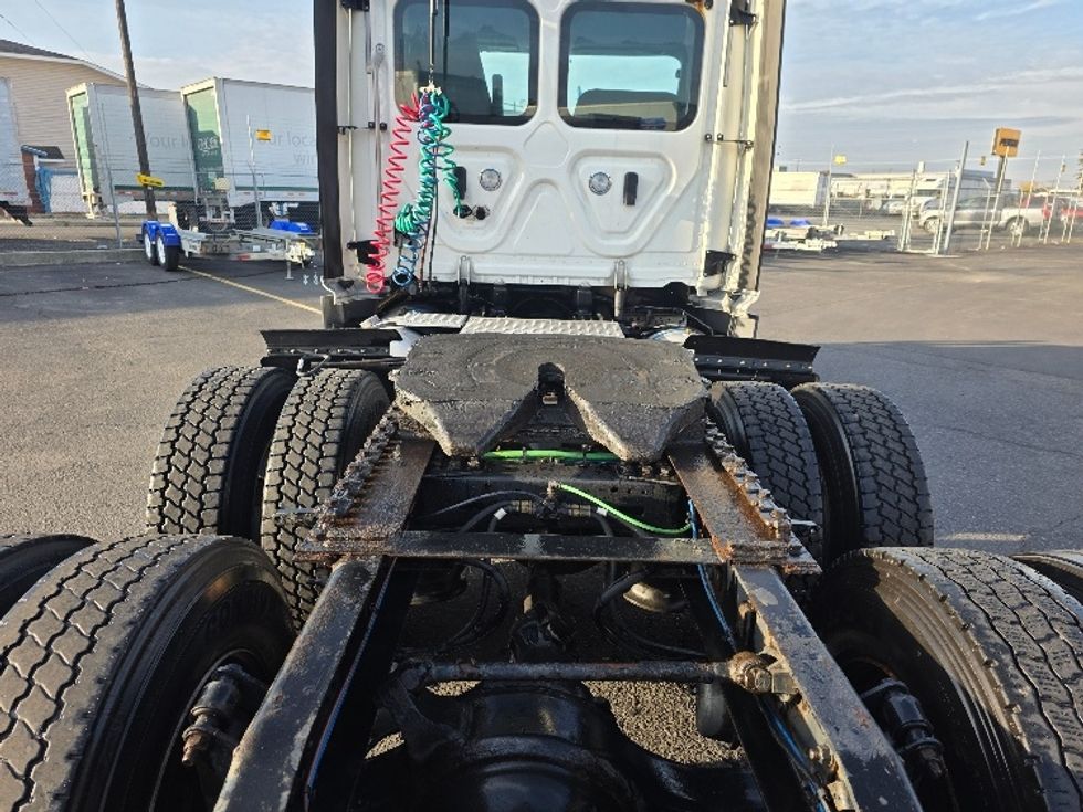Day Cab Tractor-Heavy Duty Tractors-Freightliner-2019-T12664ST-Spokane Valley-WA-571,197\n\t\tmiles-$ 32,750 - Image 6