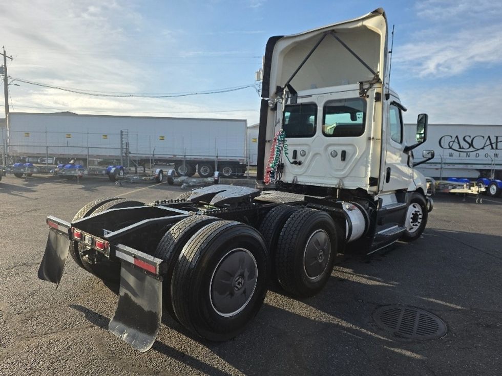 Day Cab Tractor-Heavy Duty Tractors-Freightliner-2019-T12664ST-Spokane Valley-WA-571,197\n\t\tmiles-$ 32,750 - Image 7