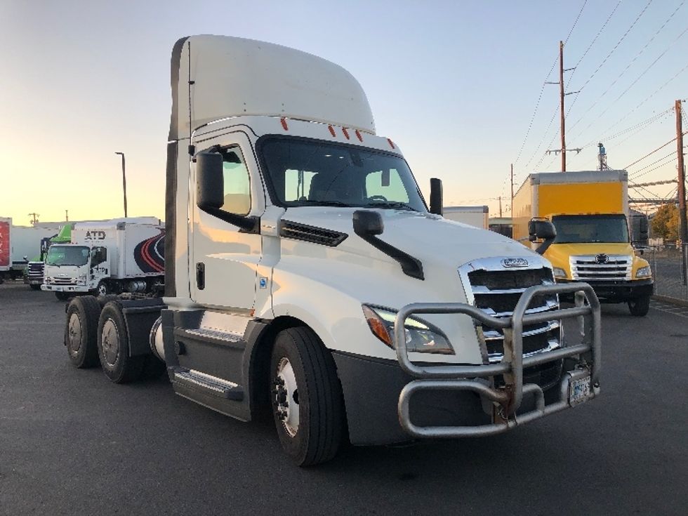Day Cab Tractor-Heavy Duty Tractors-Freightliner-2019-T12664ST-Spokane Valley-WA-600,445\n\t\tmiles-$ 30,250 - Image 1
