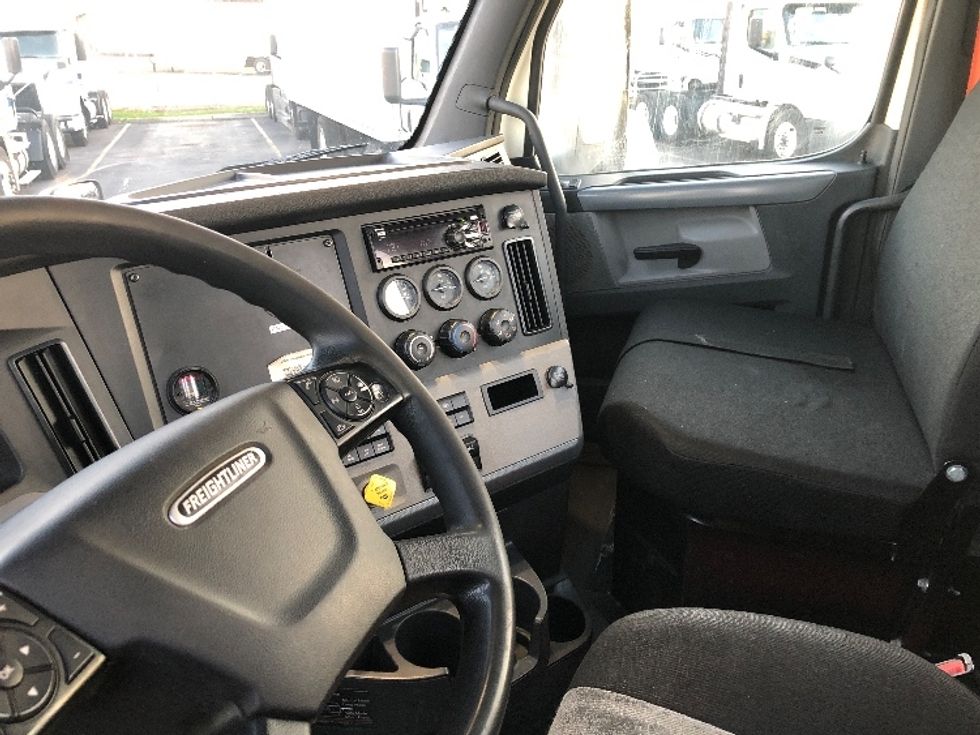Day Cab Tractor-Heavy Duty Tractors-Freightliner-2019-T12664ST-Spokane Valley-WA-600,445\n\t\tmiles-$ 30,250 - Image 10