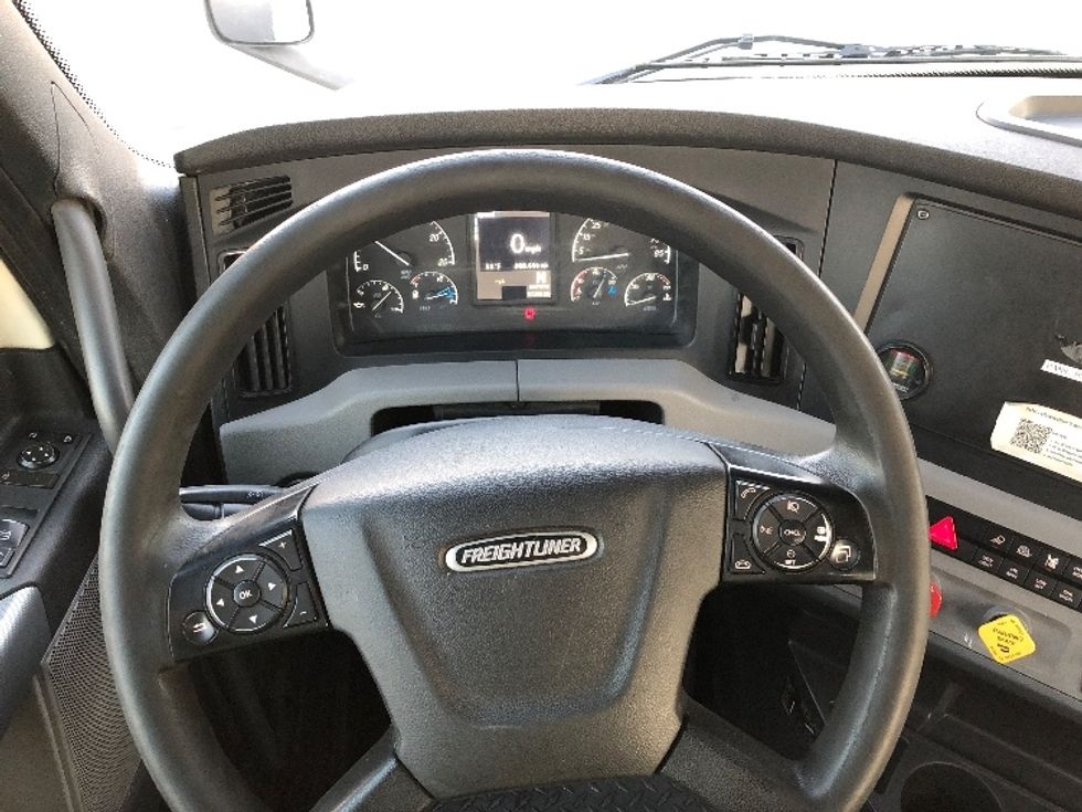 Day Cab Tractor-Heavy Duty Tractors-Freightliner-2019-T12664ST-Spokane Valley-WA-600,445\n\t\tmiles-$ 30,250 - Image 11