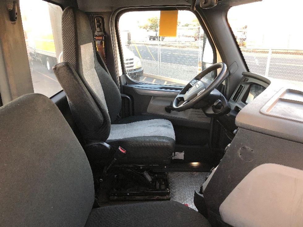 Day Cab Tractor-Heavy Duty Tractors-Freightliner-2019-T12664ST-Spokane Valley-WA-600,445\n\t\tmiles-$ 30,250 - Image 14