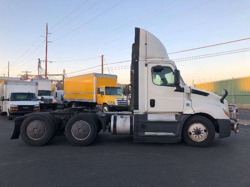 Day Cab Tractor-Heavy Duty Tractors-Freightliner-2019-T12664ST-Spokane Valley-WA-600,445\n\t\tmiles-$ 30,250 - Image 8