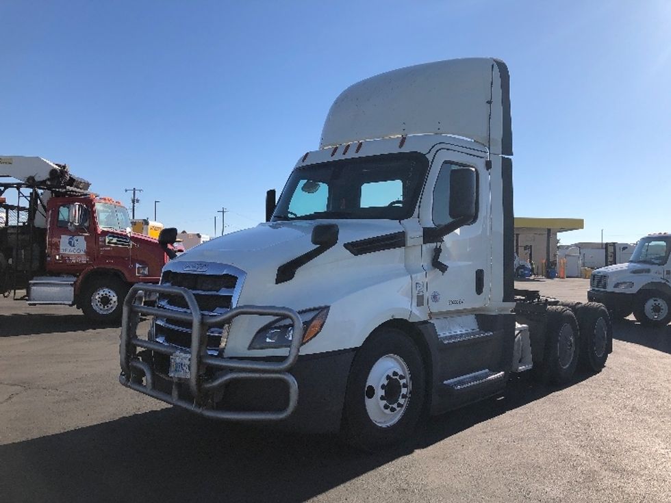 Day Cab Tractor-Heavy Duty Tractors-Freightliner-2019-T12664ST-Spokane Valley-WA-617,354\n\t\tmiles-$ 28,750 - Image 3