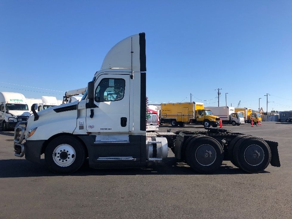 Day Cab Tractor-Heavy Duty Tractors-Freightliner-2019-T12664ST-Spokane Valley-WA-617,354\n\t\tmiles-$ 28,750 - Image 4