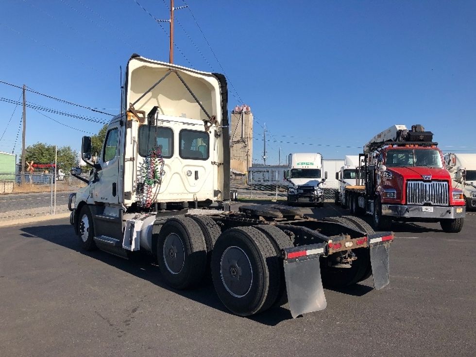 Day Cab Tractor-Heavy Duty Tractors-Freightliner-2019-T12664ST-Spokane Valley-WA-617,354\n\t\tmiles-$ 28,750 - Image 5